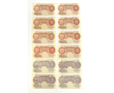 GREAT BRITAIN; twelve Bank of England K. O. Peppiatt 10/- notes with four lilac examples S/N J86D 206118, S55D 307249, T11D 6