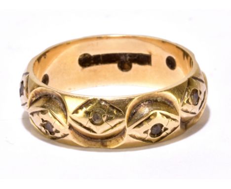 A 9ct yellow gold wedding band with engraved detail set with colourless stones, size L/M, approx 4g.Additional InformationThe