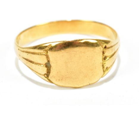 An 18ct yellow gold&nbsp;gentleman's signet ring with vacant shield shaped cartouche,&nbsp;approx. W 1/2, weight&nbsp;approx.