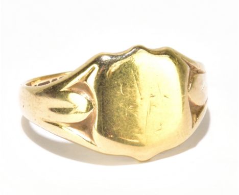 A 9ct yellow gold gentleman's signet ring with central vacant shield, approx size O1/2, approx weight 5.2g.Additional Informa