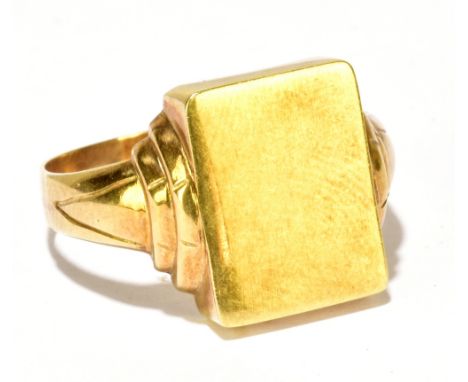 A gentleman's yellow metal signet ring with plain rectangular platform, size T, approx 3.4g.Additional InformationThe hallmar