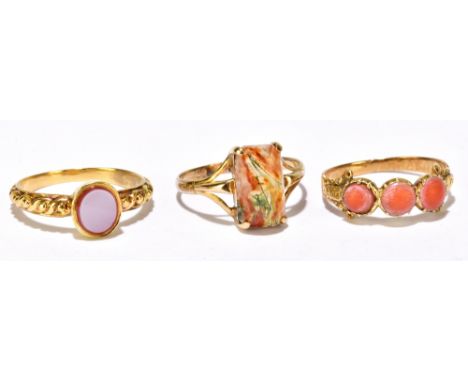 A 9ct yellow gold and domed rectangular agate set ring, size M, approx 1.7g, a Victorian mourning coral set ring, inscribed '