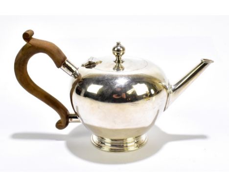 BPLLC; a George VI hallmarked silver bullet teapot, London 1937, approx 14.97ozt/465g.Additional InformationVery minimal surf