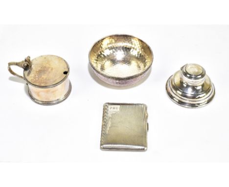 BARKER BROS SILVER LTD; a George V hallmarked silver bowl with cast rim and planished decoration to the body, Birmingham 1928