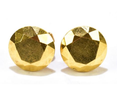 A small pair of 18ct yellow gold ear studs, approx 2.8g.Additional InformationLight surface wear but basicall ok.