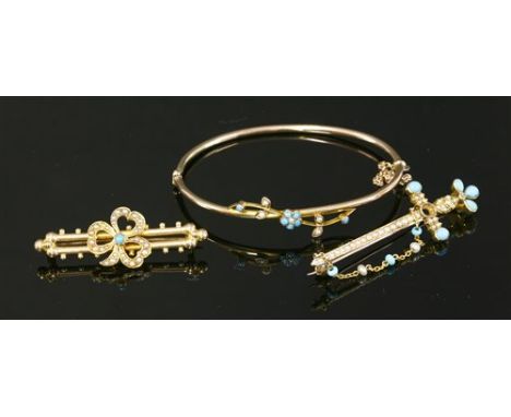 An American gold split pearl and turquoise hinged bangle, c.1905, with an applied split pearl and turquoise forget-me-not, wi