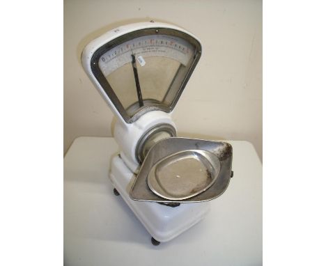 Set of Avery shop scales 