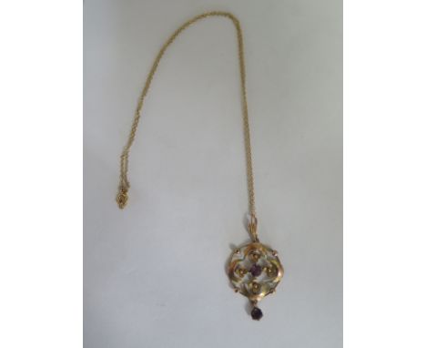 A 9ct pendant on a 9ct chain - approx 3 gram - generally good 