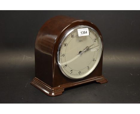 A Smith's Bakelite mantel clock, Arabic numerals