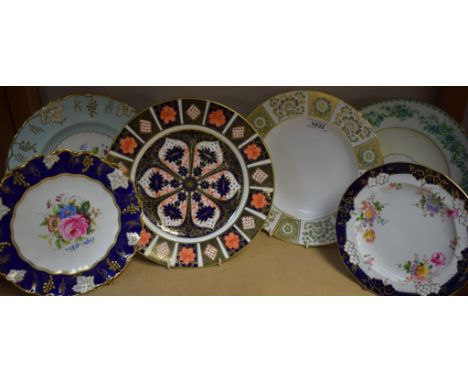 A Royal Crown Derby 1128 pattern plate, early 20th century; other Royal Crown Derby plates, Green Derby Panel; others floral 