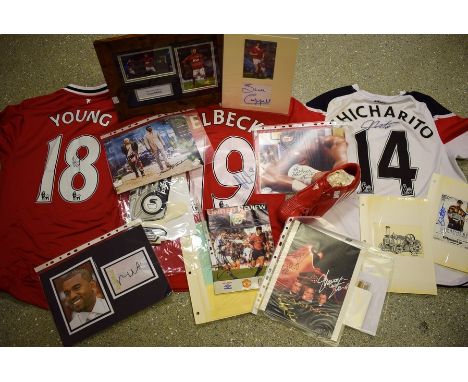 Sport & Autographs - a Manchester United Review 2000, signed by Alex Ferguson, Ryan Giggs, Roy Keane and others; Derby County