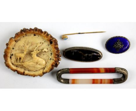 Four brooches including an agate and white metal bar brooch and an oval Blue John set example, also a yellow metal and opal t