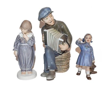 Three Dahl Jensen figures Girl in Nightdress model 1007, 18.5cm high; Girl with teddy, model 1152, 14.2cm high; Man with acco
