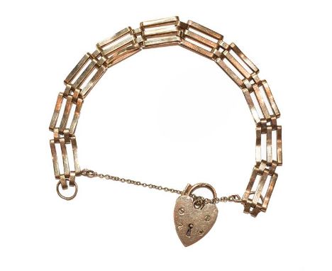 A gate link bracelet, stamped '9' and '.375', with a 9 carat gold heart shaped padlock clasp, length 18.5cm .  Gross weight 1