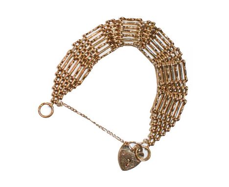 A 9 carat gold gate link bracelet with a heart shaped padlock clasp, length 19.5cm .  Gross weight 27.5 grams. 