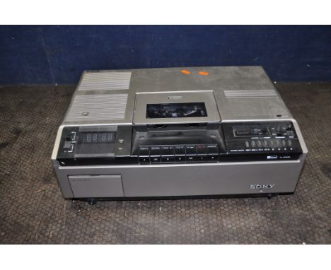 A SONY SL-8000UB BETAMAX VIDEO RECORDER/PLAYER (doesn't power up)