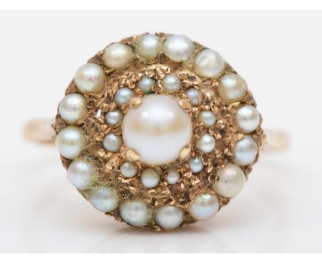 A vintage 9ct gold cultured pearl cluster ring,14mm, T, 4.6gm 