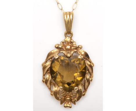 A vintage 9ct gold heart shape smokey quartz pendant, 22 x 16mm, chain, 3.3gm 