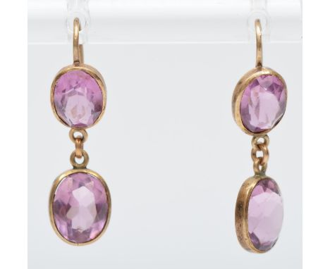 A vintage pair of gold spectacle set paste ear pendants, 22mm 