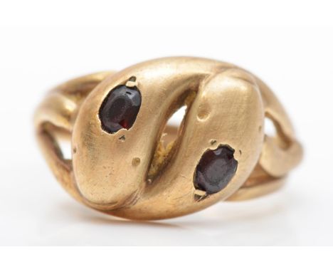 A vintage 9ct rose gold entwined snake ring, Birmingham 1971, garnet set eyes, S, 4.3gm 