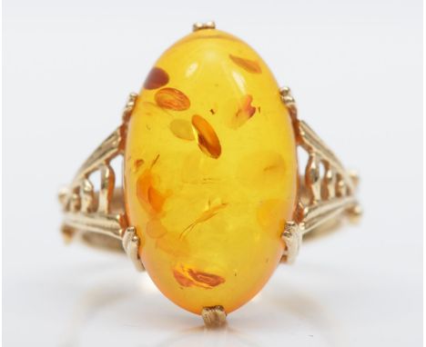 A 9ct gold amber set ring, 22 x 12mm, Q 1/2, 3.9gm 