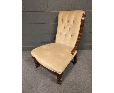 A Victorian button back nursing chair 95 x 60 x 66cm