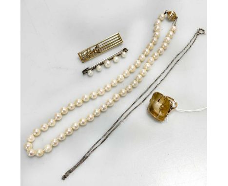 A citrine dress ring stamped '9CT', and a hallmarked 9ct gold brooch, gross weight 17.1g, together with a cultured pearl neck