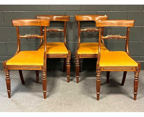 A late Georgian mahogany oval drop flap dining table with double gate legs, 121 x 163cm, and a set of 4 Regency rosewood dini