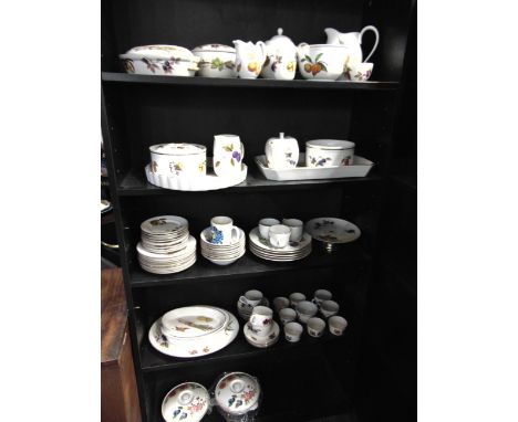 A LARGE COLLECTION OF ROYAL WORCESTER 'EVESHAM' CERAMICS