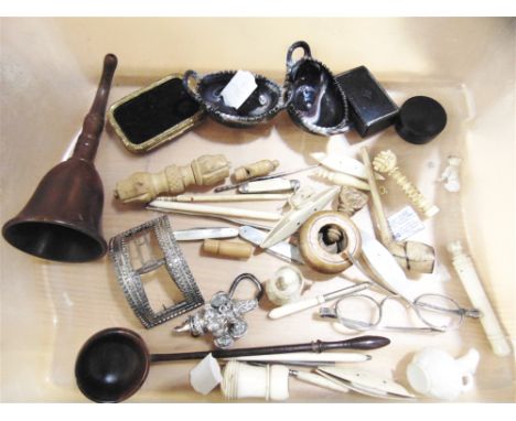 ASSORTED TREEN, BONE AND IVORY COLLECTABLES Including an ivory tapemeasure with Stanhope of Ilfracombe needle cases, a volcan