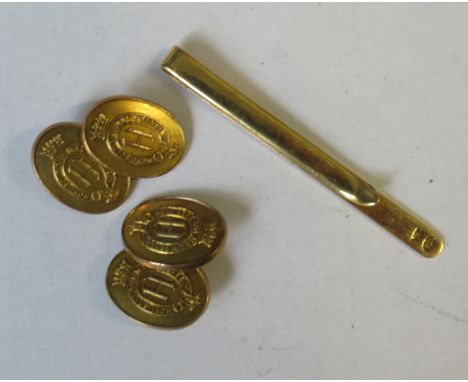 A pair of yellow metal oval cufflinks, with motto Honi Soit Qui Maly Pense, weight 14.5g, together with a yellow metal tie cl