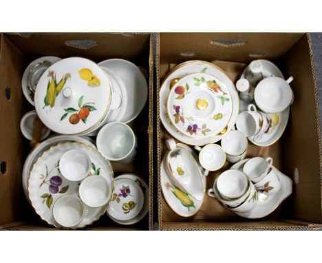A quantity of Royal Worcester Evesham pattern china