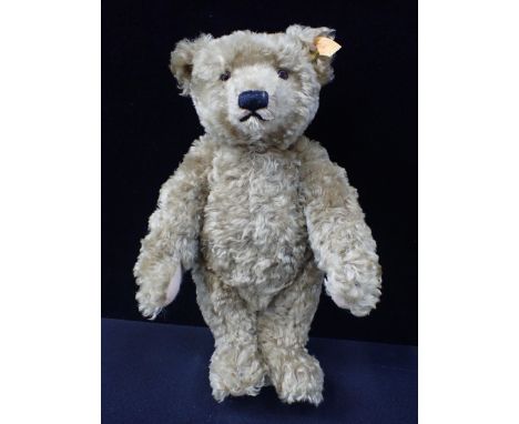 A STEIFF TEDDY BEAR, WITH GROWLER No. 654466, 34cm high
