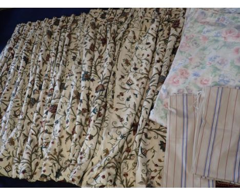 A PAIR OF COUNTRY HOUSE STYLE CREWEL WORK CURTAINS with pinched pleated tops, approx 180cm drop, 115cm wide at top, with two 
