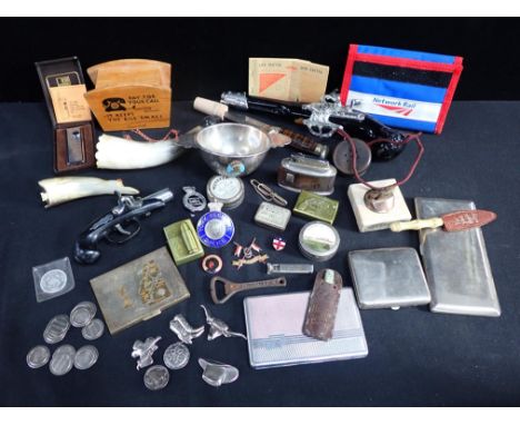 A QUANTITY OF SMALL COLLECTIBLES, LIGHTERS a 'Smiler' basin, badges and other items