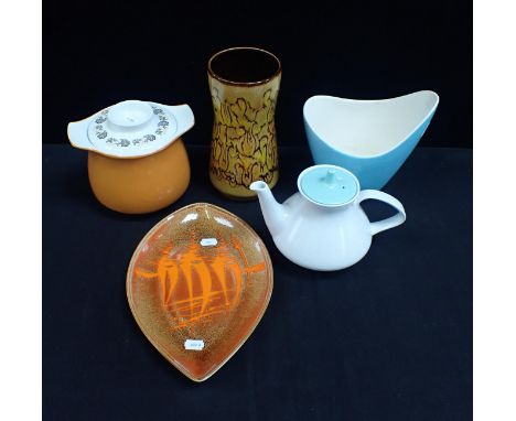 AN AEGEAN POOLE DISH together with a vase, a twin-tone teapot, a Jefferson dish and other