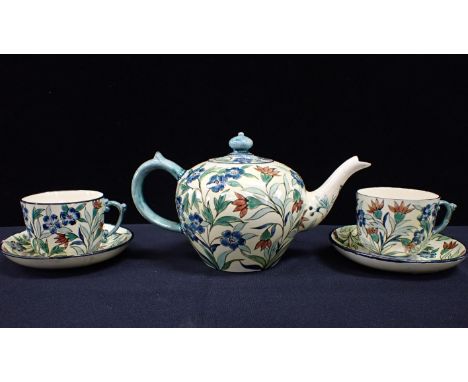 DOULTON LAMBETH FAIENCE PART TEA SERVICE (Some damage)