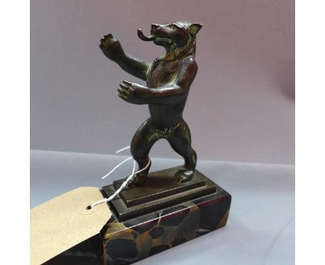 An early 20th century bronze study of a bear, raised on marble base, H.16cm 