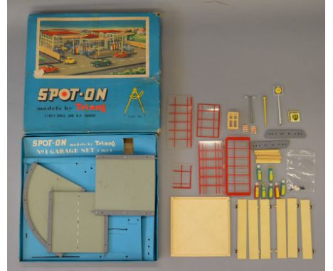 A boxed Spot-On L162-1 Shell and BP Garage, with some plastic and metal contents and damage to some of the parts included in 