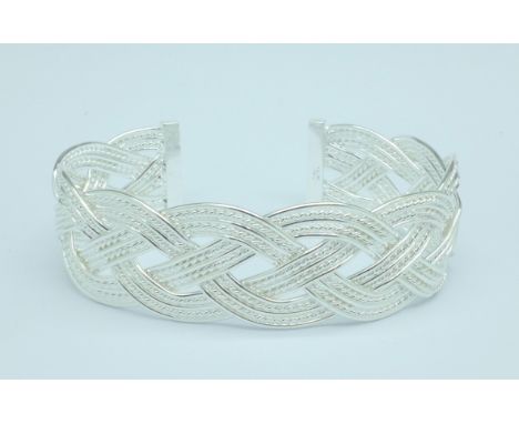 A silver bangle, 25g