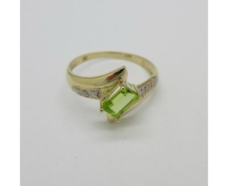 A 9ct gold, peridot and diamond ring, 1.3g, O