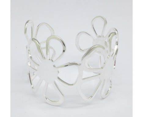 A silver bangle, 23.5g