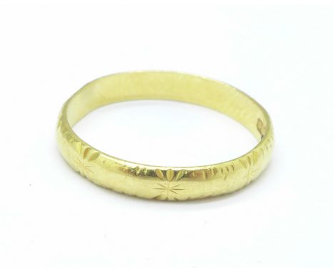 An 18ct gold ring, 1.6g, J