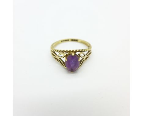 A 9ct gold and amethyst ring, 1.9g, O