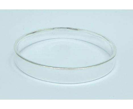 A silver bangle, 32.3g