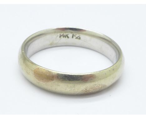 A 14ct white gold wedding ring, 7.2g, V
