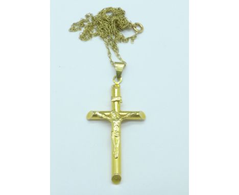 A 9ct gold crucifix and chain, 1.5g