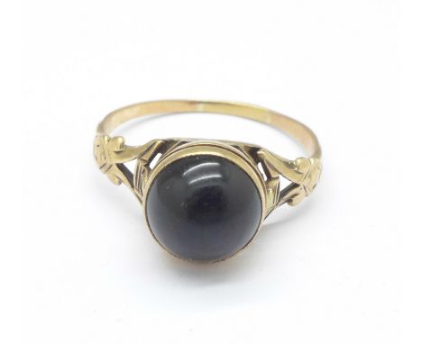 A 9ct gold and cabochon blue/black stone ring, 1.9g, N
