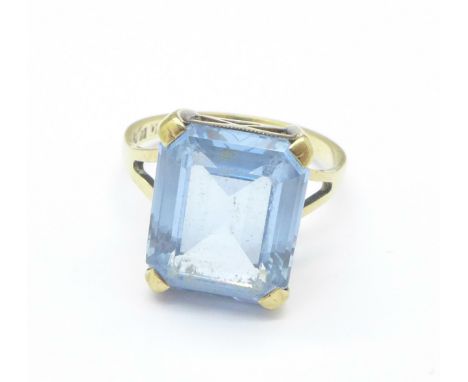 A 9ct gold and blue stone ring, 3.4g, L