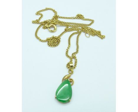 A 14ct gold and jade pendant and chain, 3.7g
